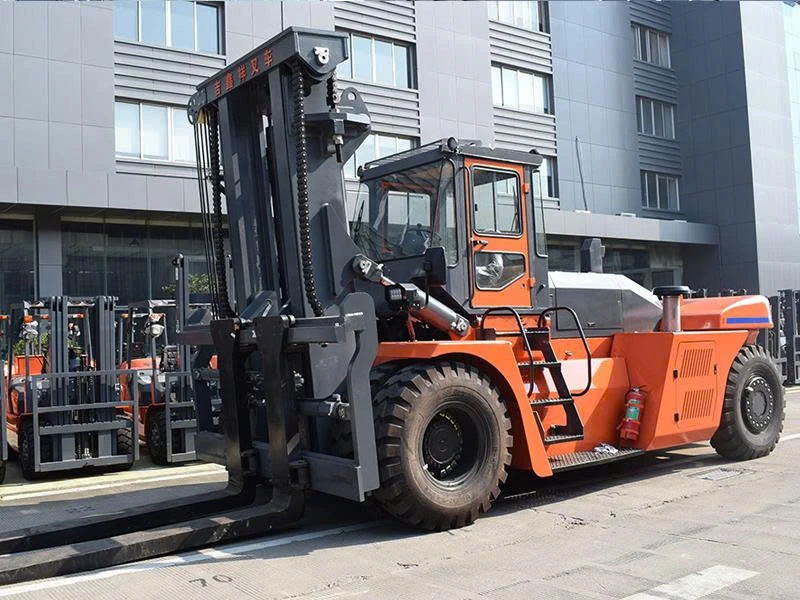 XE NÂNG DẦU 28 TẤN SAFER