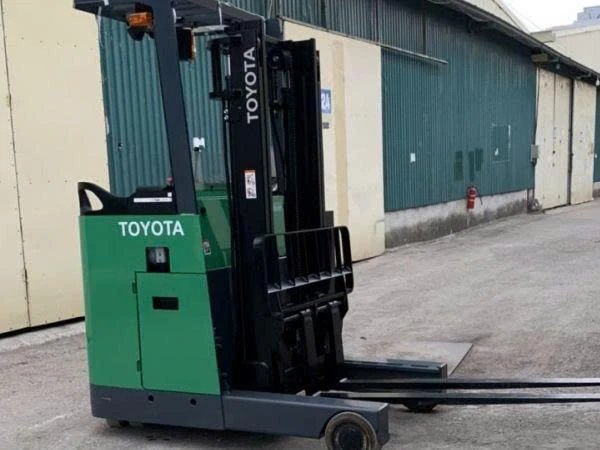 XE NÂNG ĐIỆN ĐỨNG LÁI 2 TẤN CŨ